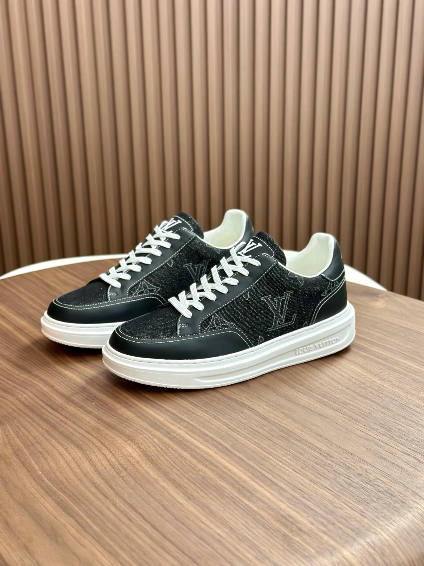 Men's shoes 💰740 Lv 🔍Top purchasing agent Louis Vuitton, sports sneakers counter synchronization, uppers imported from Italy, high-quality splicing colorful complex crafts, imported mesh pads are soft and comfortable, soles: original factory special soles, T men's shoes 💰U exclusive activity molded soles super comfortable, original factory and single goods, high quality, welcome to compare, code number 38-44 (customized 45 46)